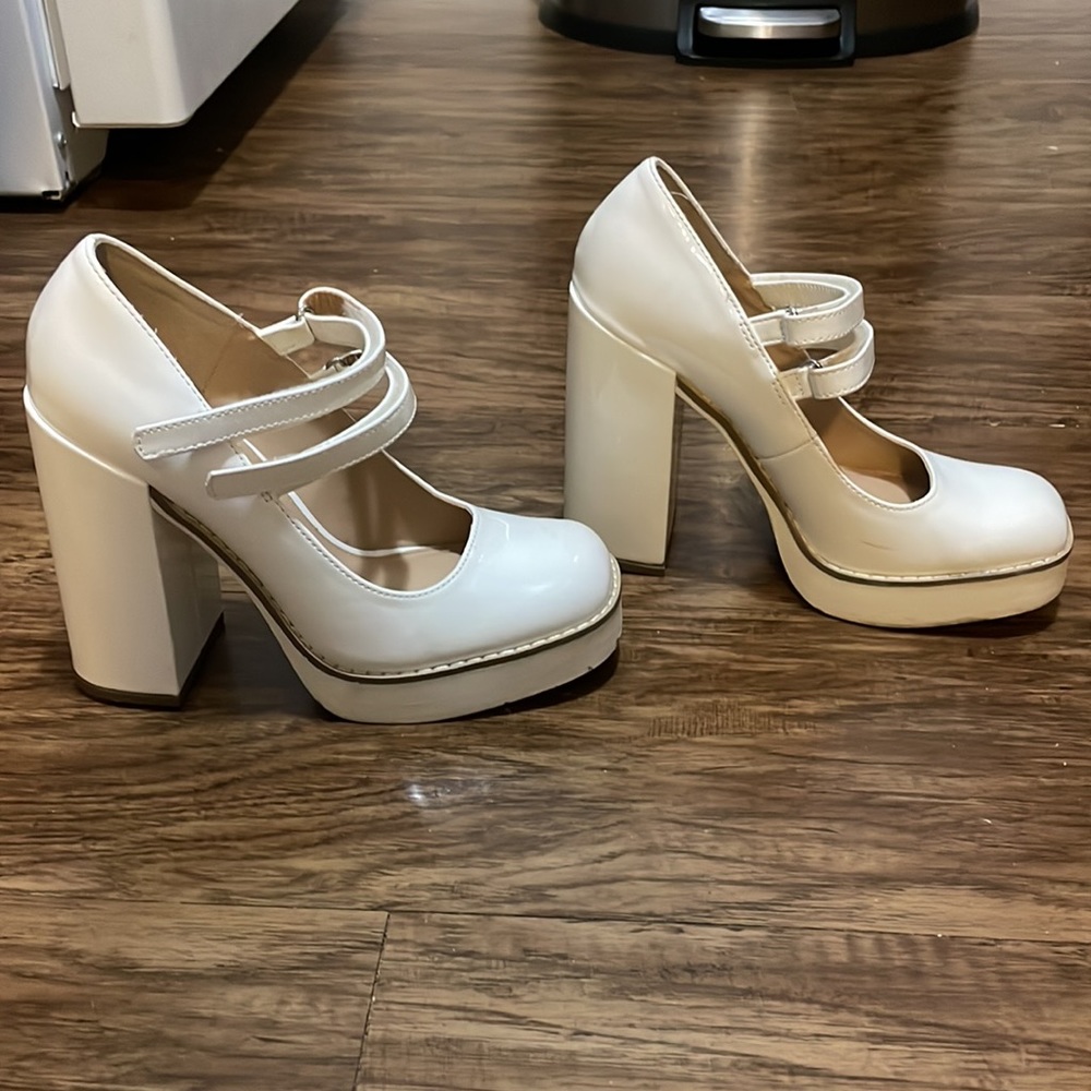 Steve madden Twice heels white size 7
